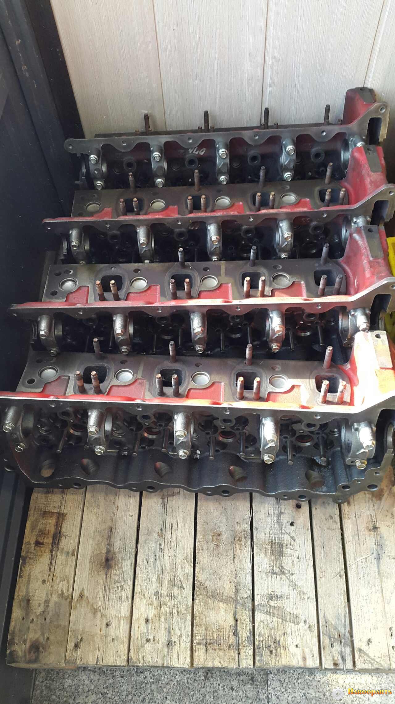 VH111014950A j05e HINO CYLINDER HEAD   نیوهلند سرسیلندر موتور  بیل نیوهلند  E215 j05e 1118378010,